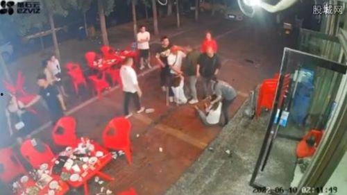 唐山烧烤情侣爆料视频  第3张