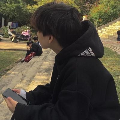 网红吃瓜头像男的可爱图片,萌态可掬的可爱男生形象  第3张